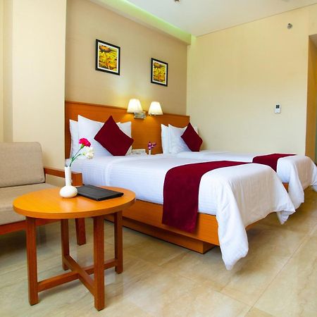 Classic Grande,A Member Of Radisson Imphal Exterior photo