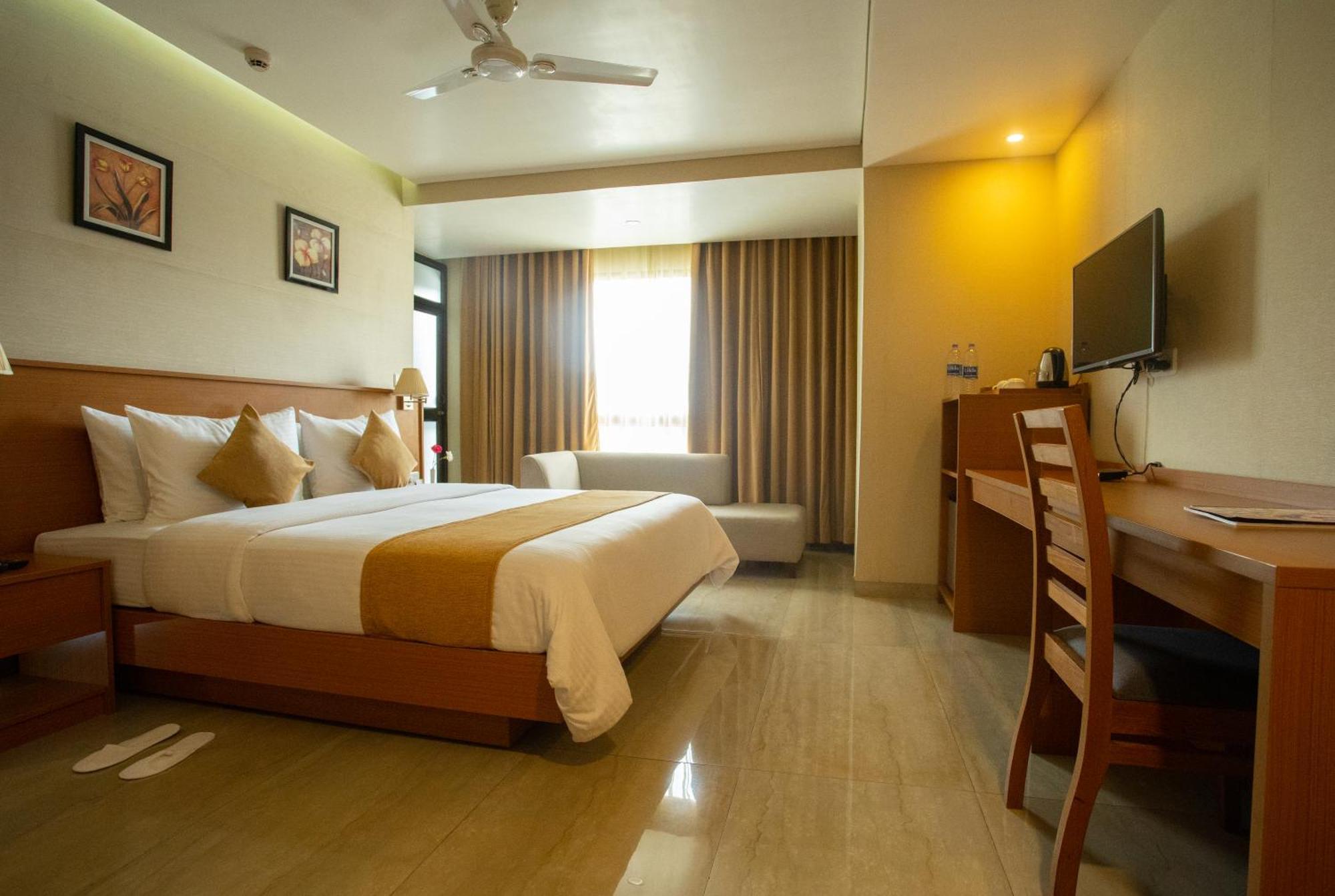Classic Grande,A Member Of Radisson Imphal Exterior photo
