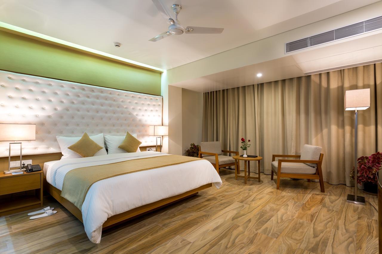 Classic Grande,A Member Of Radisson Imphal Exterior photo